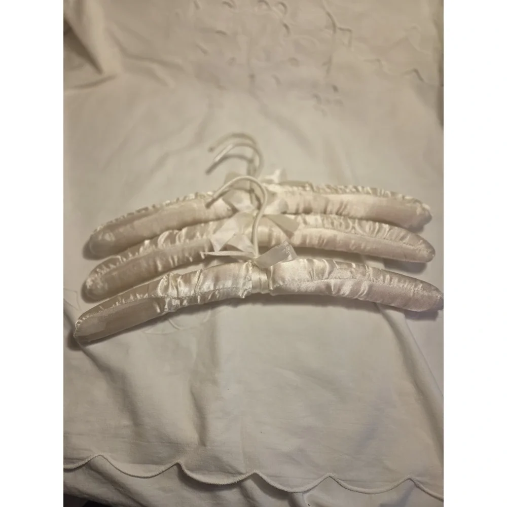 3 Pack Vintage White Satin Padded Hangers With Bows